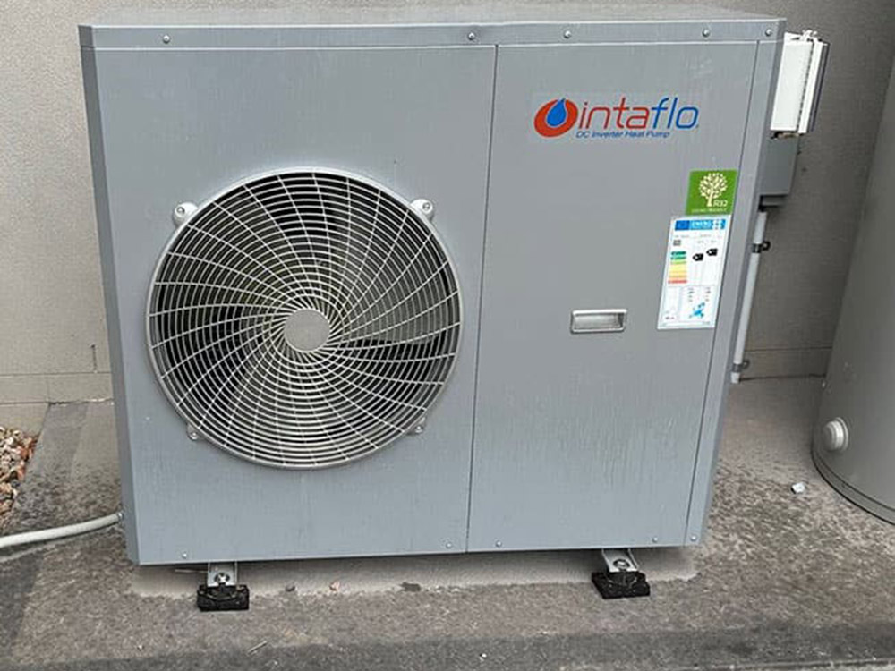 Hydronic heat pump system